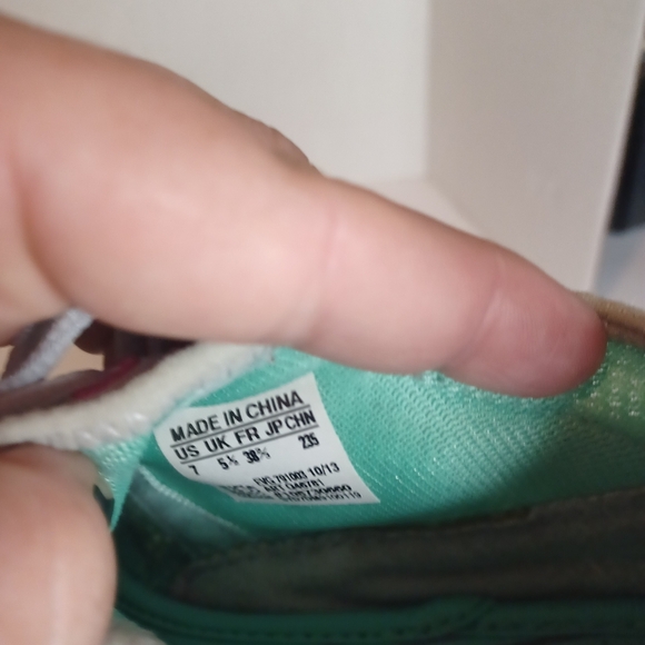 Adidas Teal and White Mesh Top and Leather Womens 7 Golf Shoes EVG 731003 10/13 - Picture 6 of 6